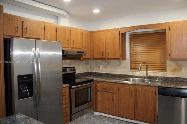 Building Photo - 5140 SW 40th Ave