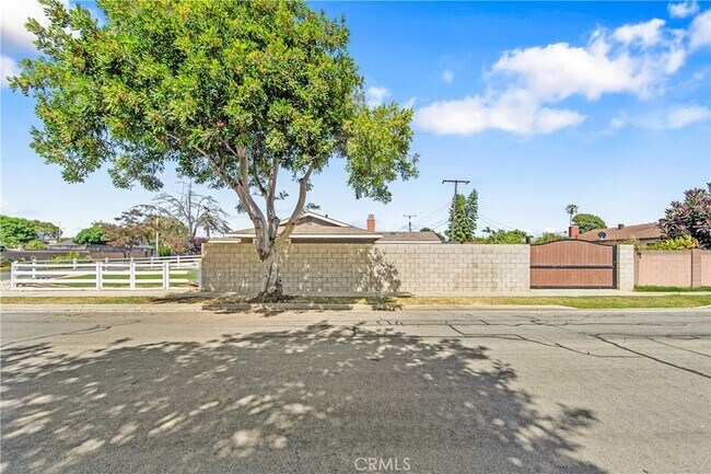 Foto del edificio - 5892 Meadowlark Dr