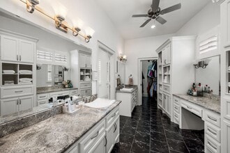 Building Photo - 1210 Parkerhaven Ct