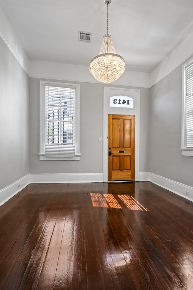 Building Photo - 1413 Burgundy St