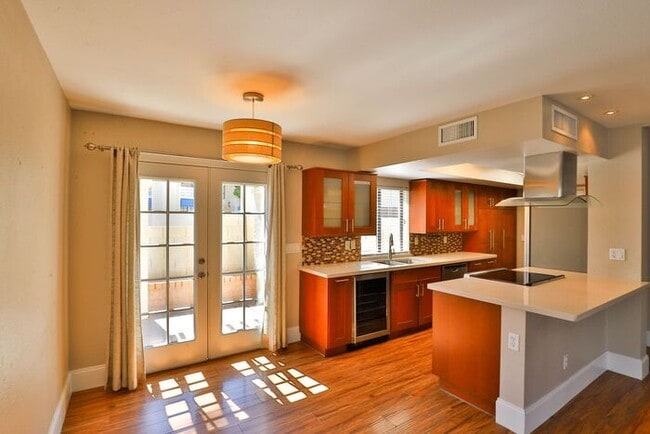 Building Photo - South Pointe Townhome