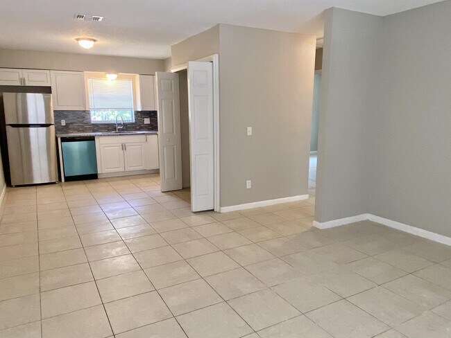 Foto del edificio - 5615 E 127th Ave