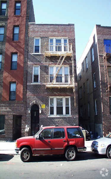 Primary Photo - 3513 Bruckner Blvd