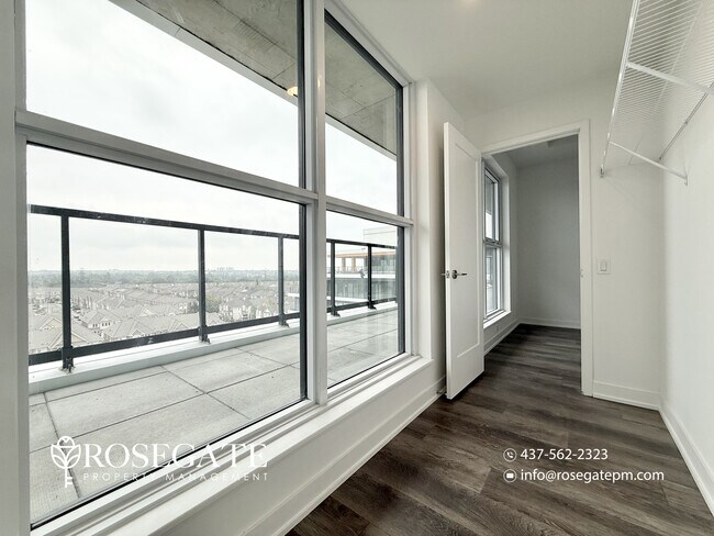 Photo du bâtiment - Spacious 3-Bedroom Condo in Scarborough with 2 Bathrooms, Parking & Internet Included