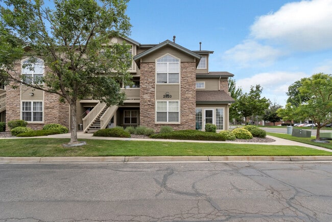 Building Photo - 2 bedroom with attached garage!!