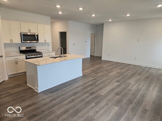 Building Photo - 9203 Hemingway Dr