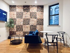 Building Photo - Furnished room/NOT APARTMENT