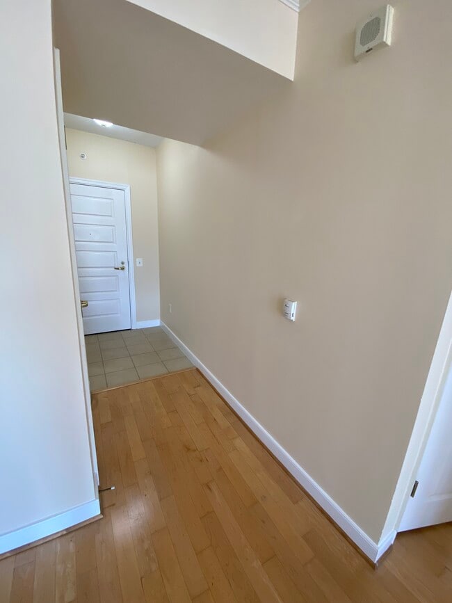 Building Photo - 616 E St NW