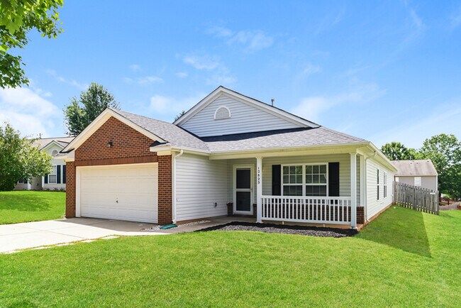 Foto del edificio - Spacious 3 Bedroom in Charlotte