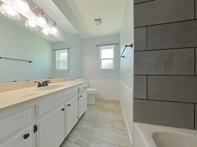 Foto del edificio - 7512 SW Forest Ave
