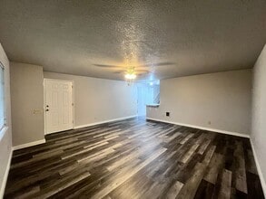 Building Photo - 2624-2624 E 6th St