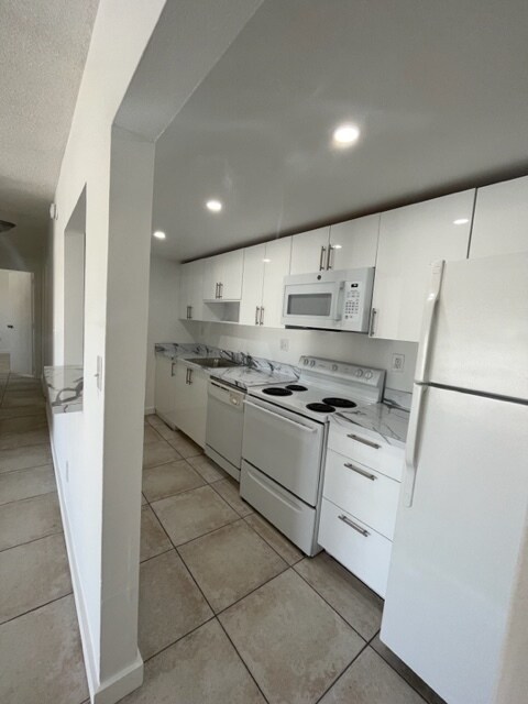 Building Photo - 4220 NW 79th Ave