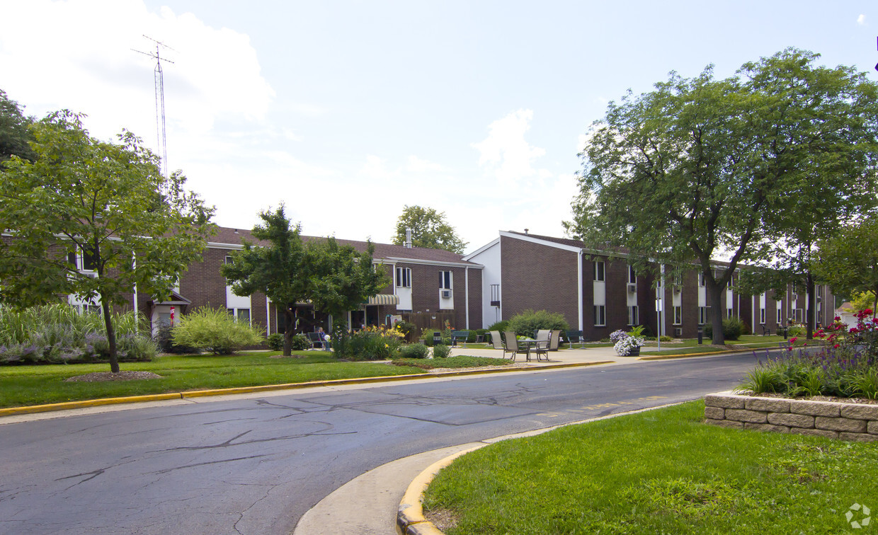 Foto del edificio - Rock Lake Manor