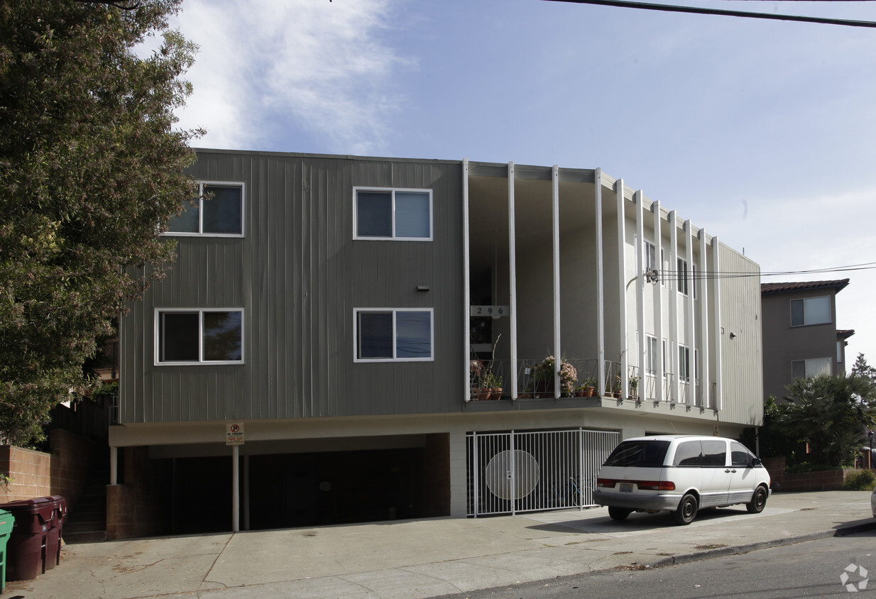 Building Photo - 296 Lester Ave