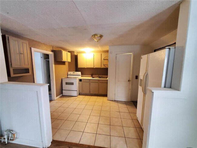 Foto del edificio - 8330 Cedar St