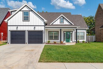 Building Photo - 207 Jesse Dr