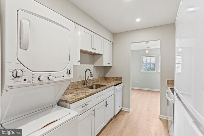 Foto del edificio - 8607 Falls Run Rd