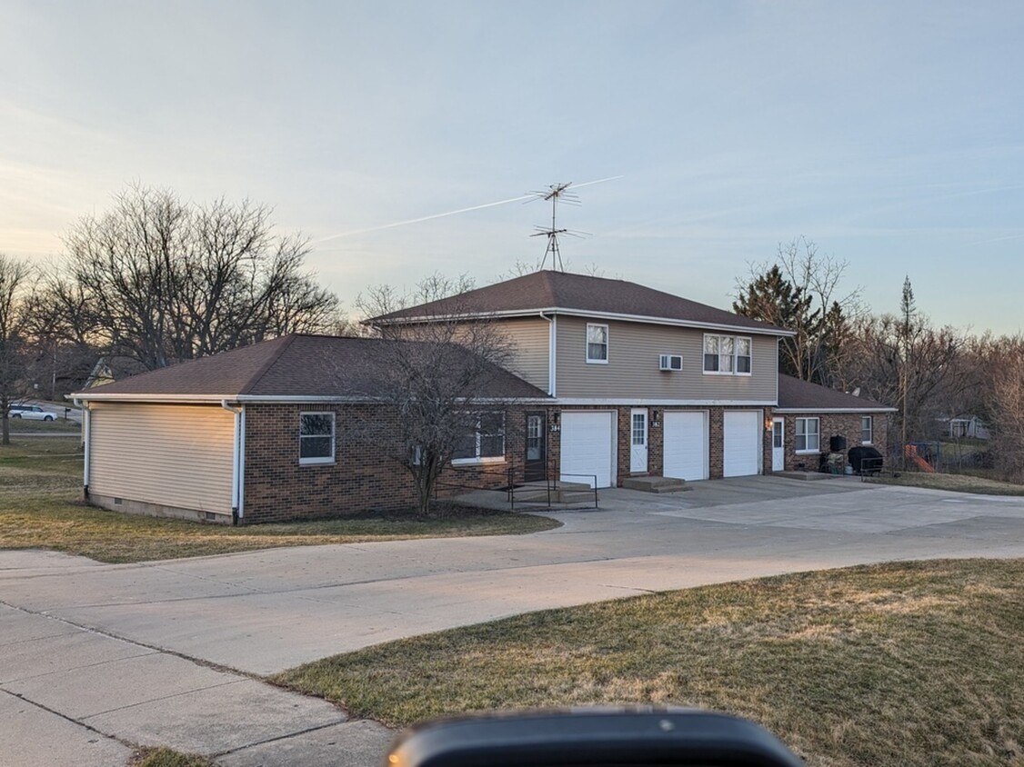 Primary Photo - 384 South St