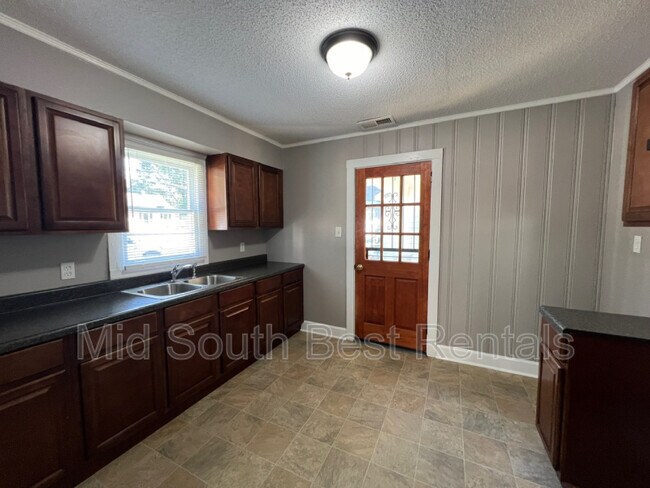 Building Photo - 3551 Pearson Rd
