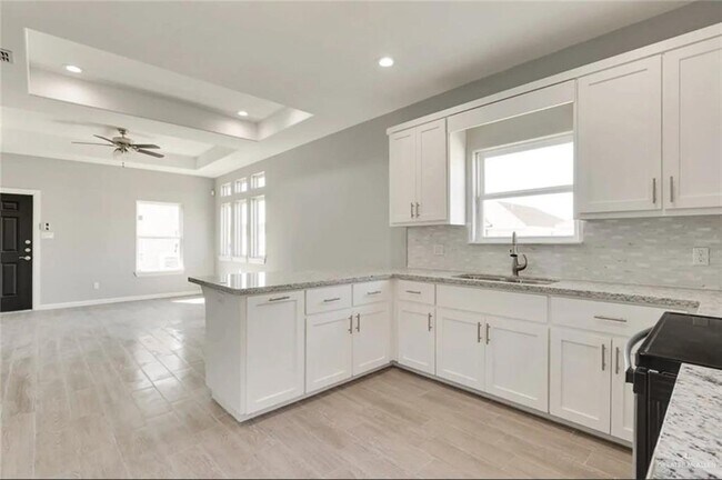 Foto del edificio - 10 Downing Ave