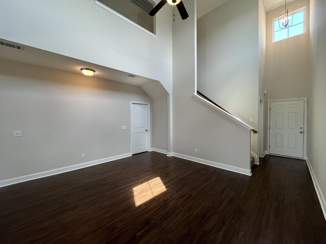 Foto principal - 200 Gambrel Rd