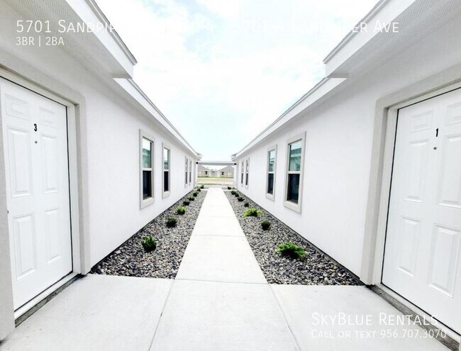 Building Photo - 5701 Sandpiper, 5701-4 Sandpiper Ave