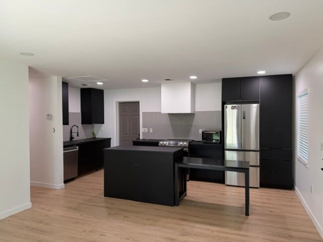 Foto del edificio - Colonial Town 2 bedroom Duplex
