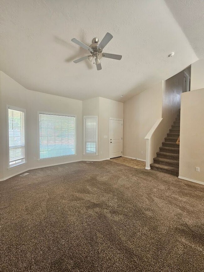 Foto del edificio - 4 Bedroom Home Close to Settlers Park