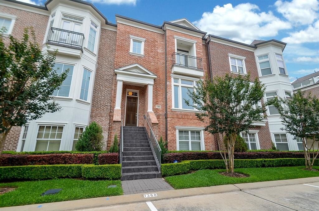 Primary Photo - 1368 Lake Pointe Pkwy
