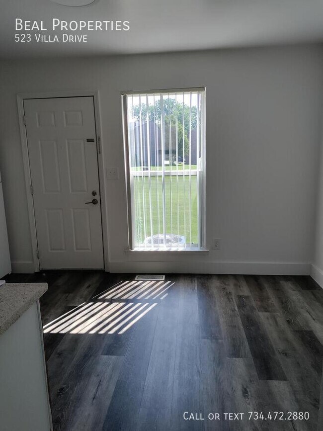 Building Photo - 523 Villa Dr