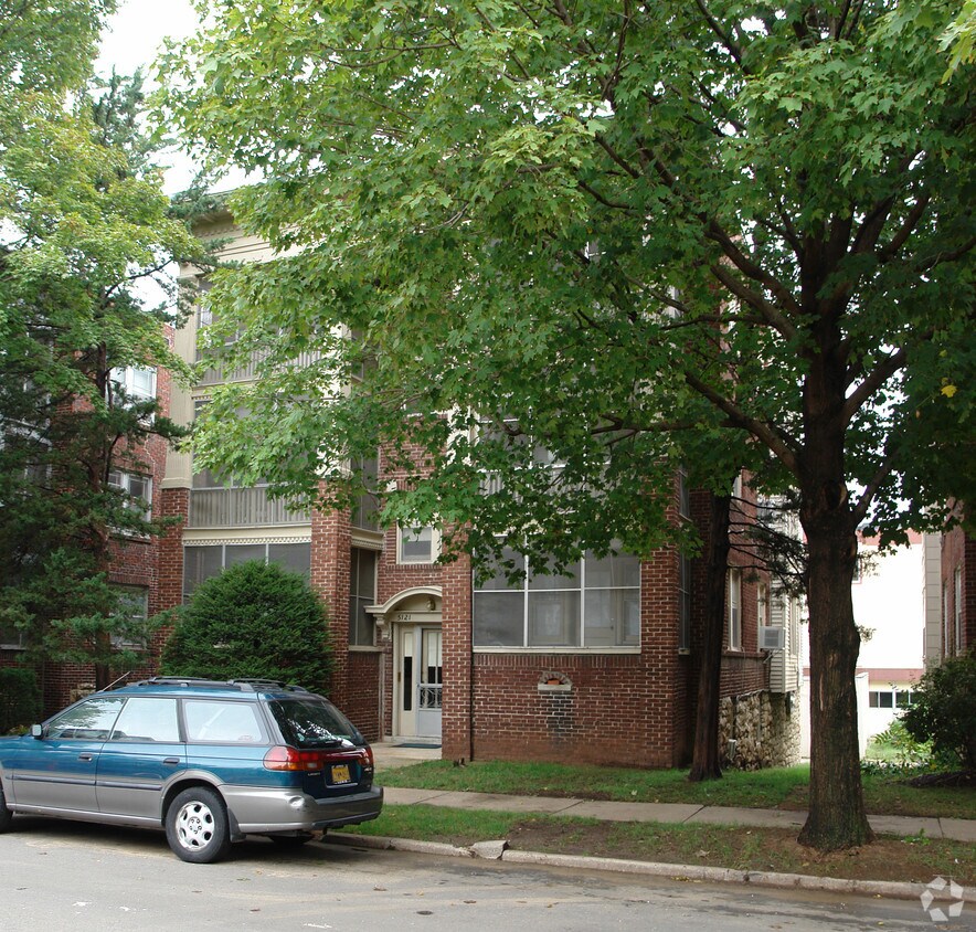 Building Photo - 5121-5123 Wyandotte St