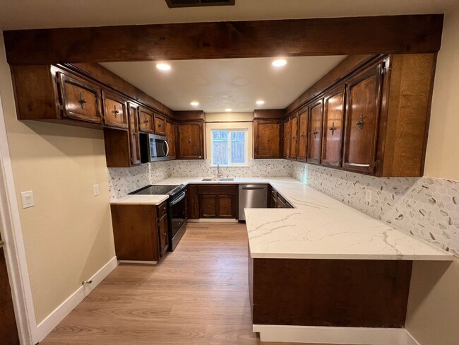 Building Photo - Gorgeous updated home with large side yard!