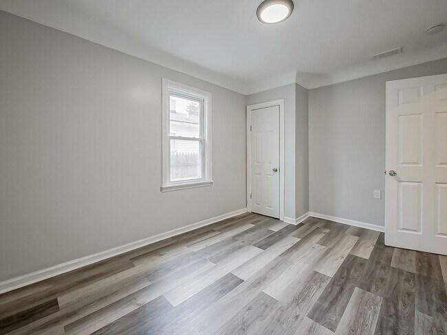 Foto del edificio - SECTION 8 ACCEPTED! Fresh Start in the Heart of Hazel Park – 3 Bedroom Charmer on Powell Ave