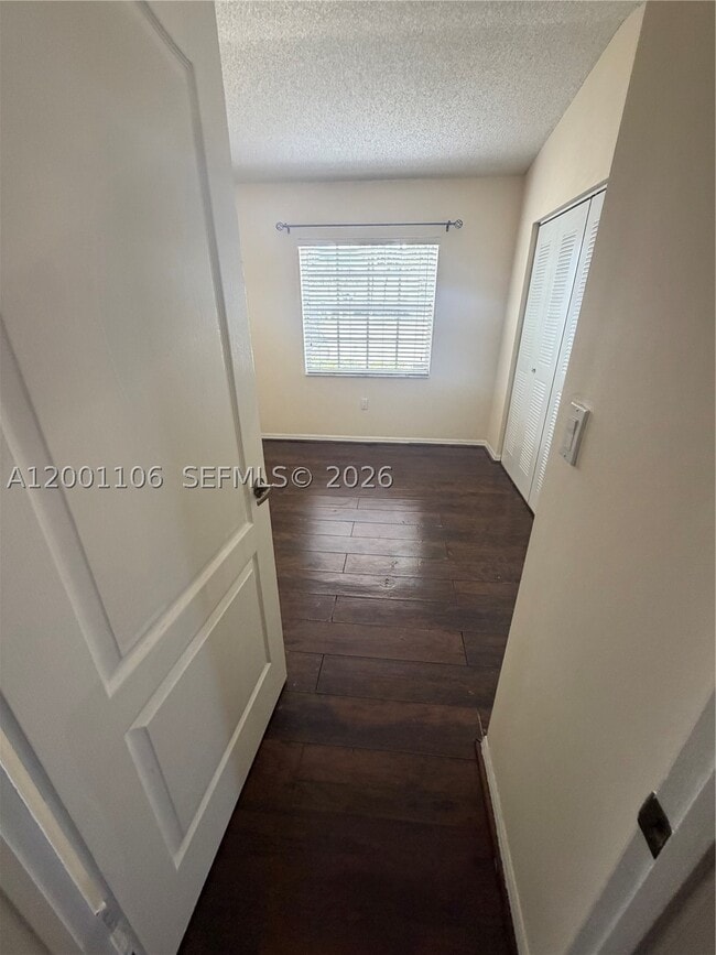 Building Photo - 960 NE 214th Ln