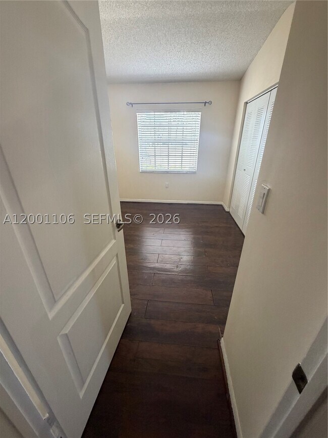 Foto del edificio - 960 NE 214th Ln