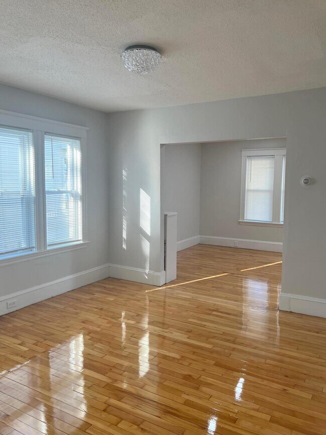 Building Photo - 10 Cady Ave