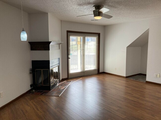 Building Photo - 303 Park De Ville Pl
