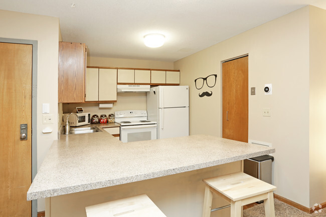 2BR, 1BA - Wellington/800 SF - Kitchen - City Pointe