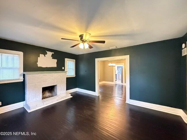 Foto del edificio - 4541 Woolman Ave