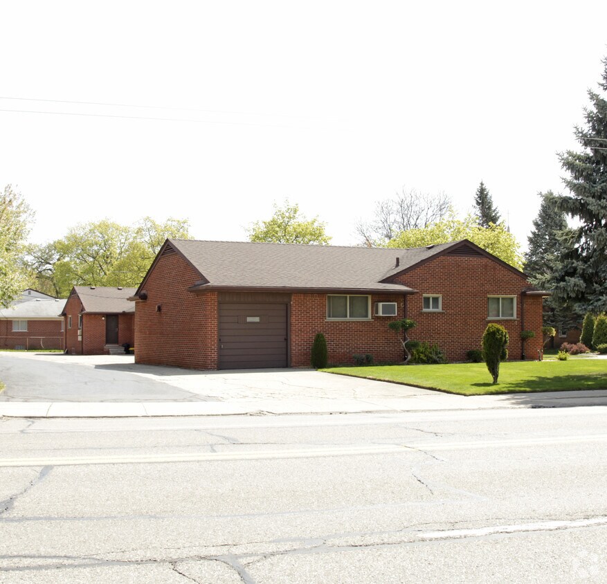 Foto del edificio - 525 Englewood Ave