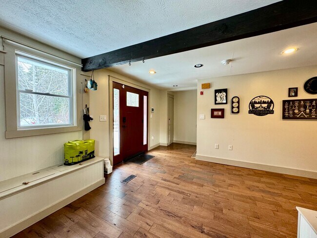 Foto del edificio - 4 Bed/4 Bath Single Family (Fully Furnishe...