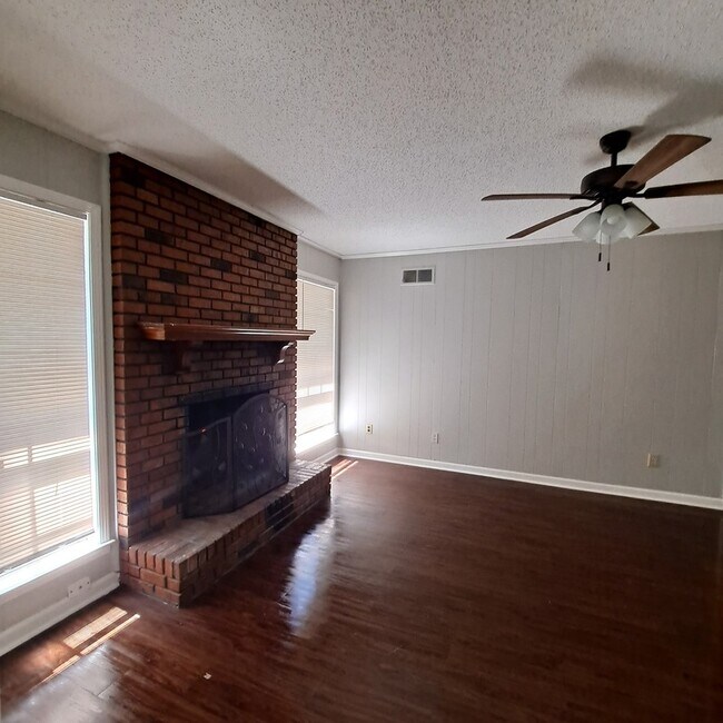 Building Photo - 6429 Green Grove Dr