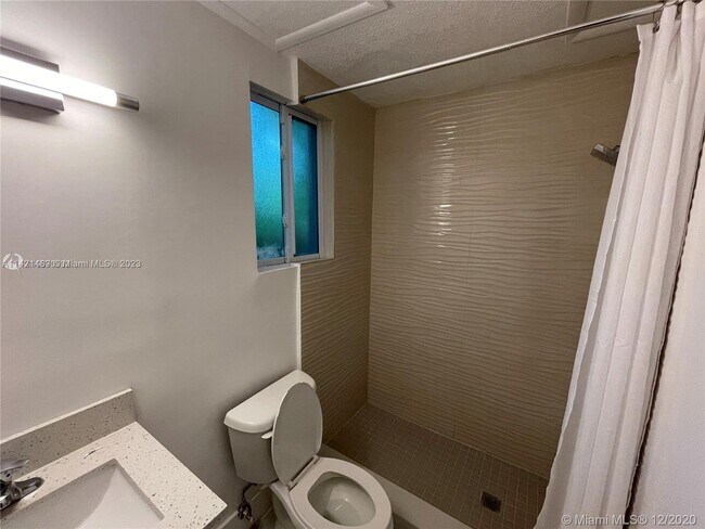 Foto del edificio - 1652 Madison St