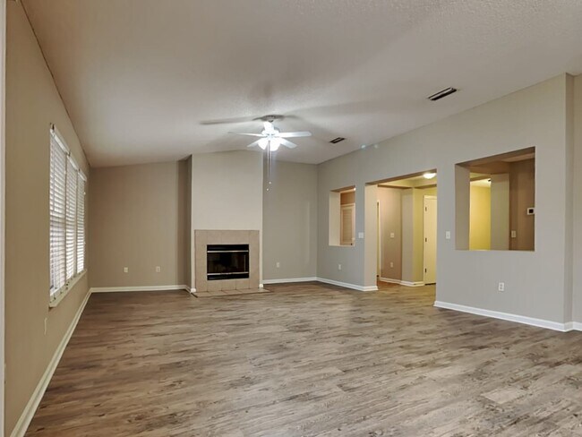 Building Photo - 11526 Brian Lakes Dr