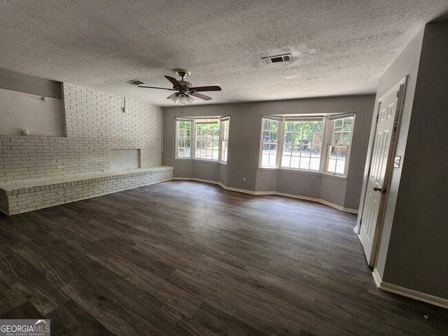 Building Photo - 4120 Fairview Dr