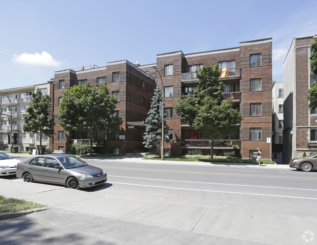 Building Photo - 2767 Boul Édouard-Montpetit