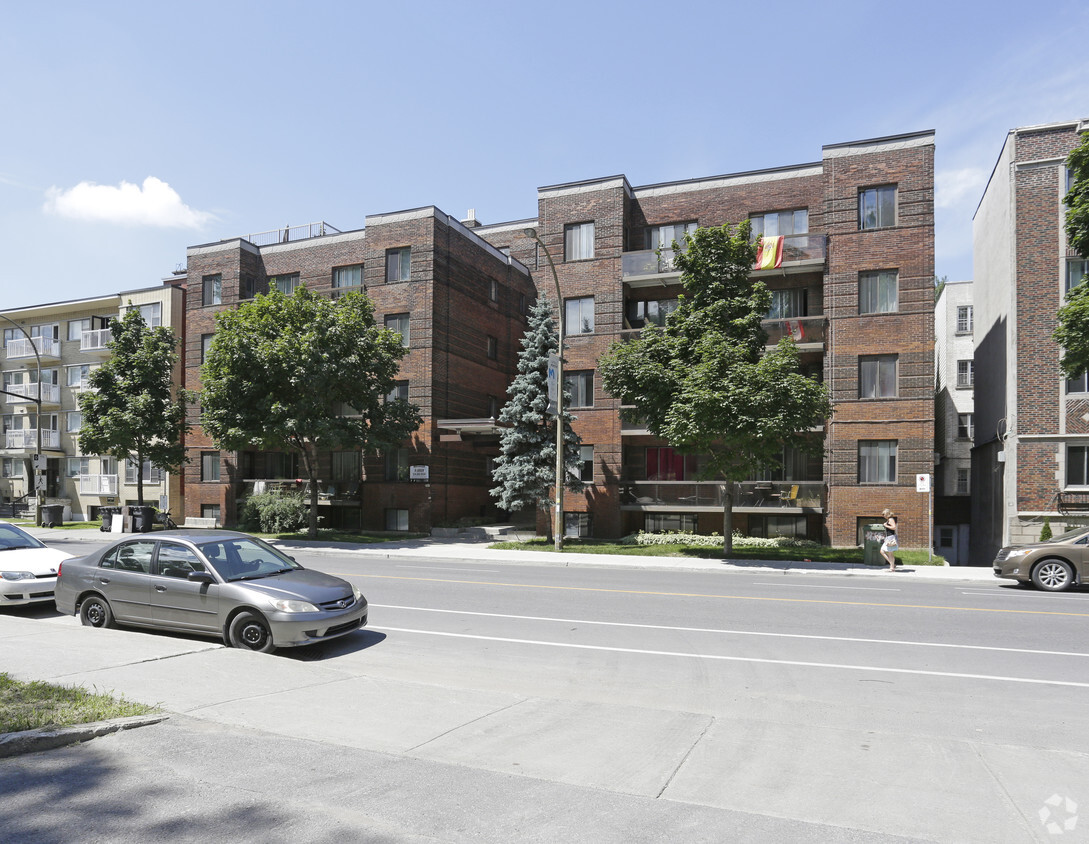 Building Photo - 2767 Édouard-Montpetit