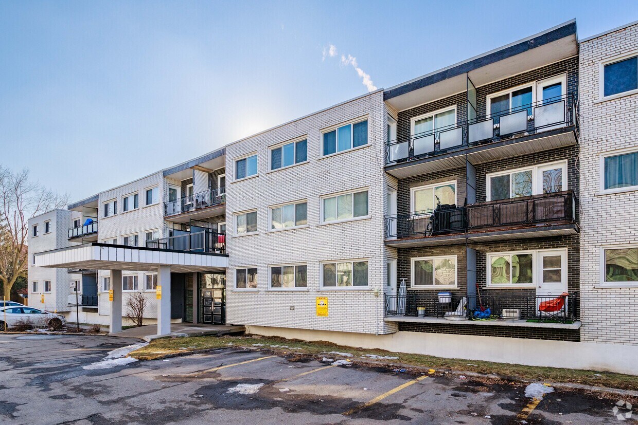Building Photo - 166-170 Av Strathyre