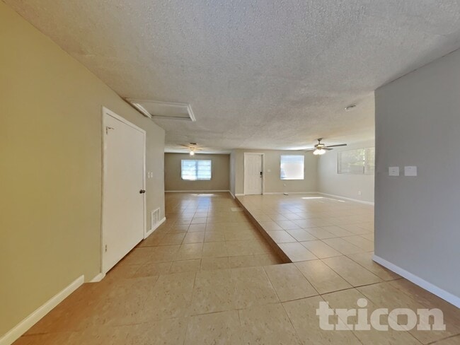 Building Photo - 8664 Mockingbird Ln