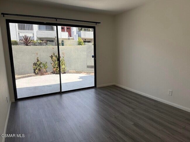 Foto del edificio - 1190 Tivoli Ln